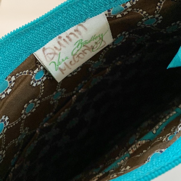 Quilted blue, white, brown
Vera Bradley blue paisley Crossbody Hipster purse. - Picture 7 of 9